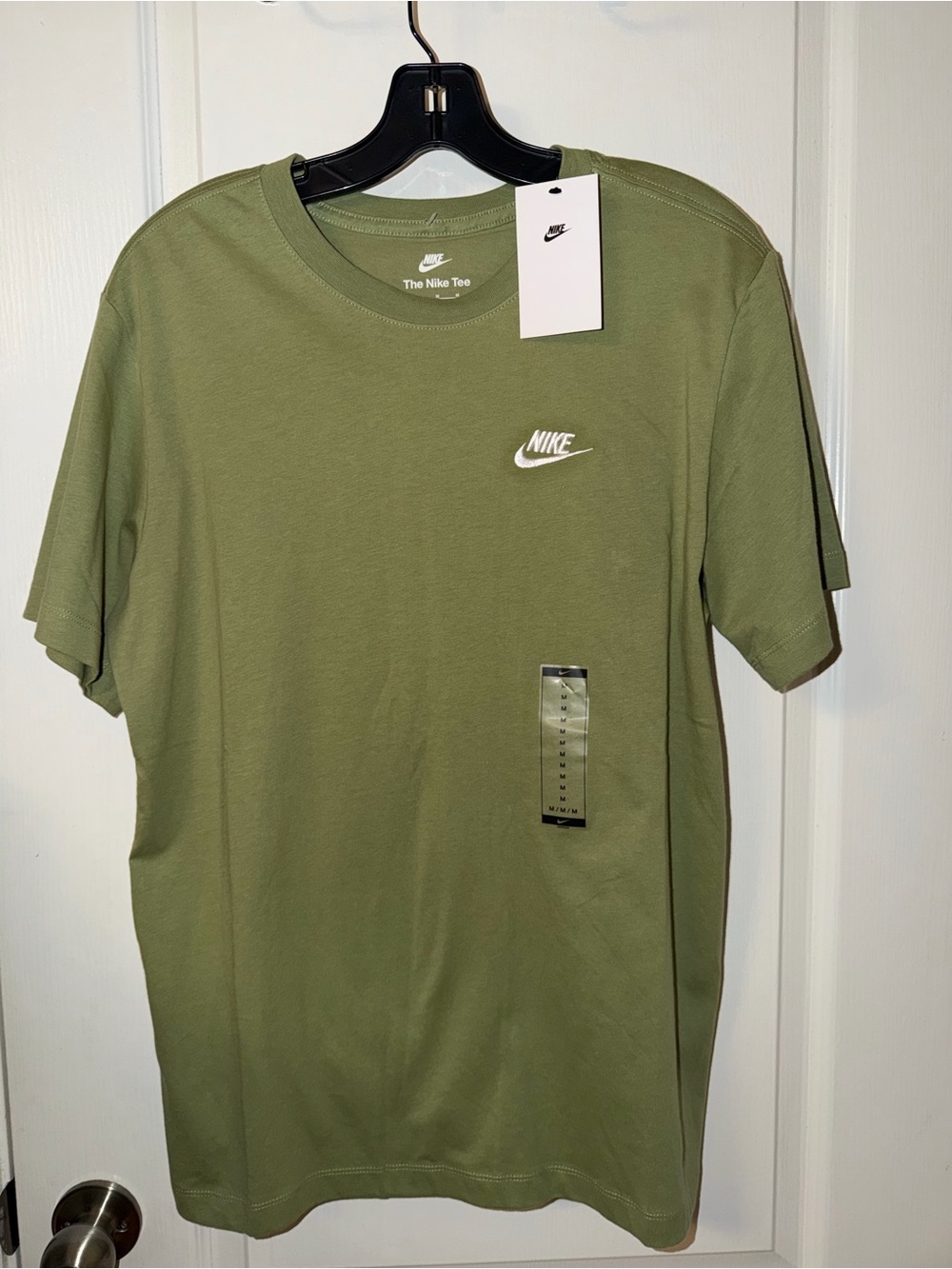 Nike Sportswear Club Men’s T-Shirt Alligator Green White Logo M NWT